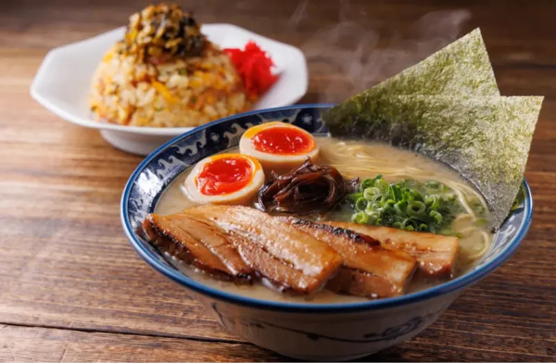 神戶西宮站超濃厚明太子拉麵「刻刻拉麵」新開幕，濃厚豚骨+辣味明太子絕配，神戶自由行想吃拉麵就選這家吧。