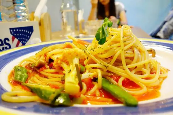 蛋奶樹蔬食專賣+北車中山區+麵包濃湯真可愛！小雜貨鄉村風素食店+手做產品