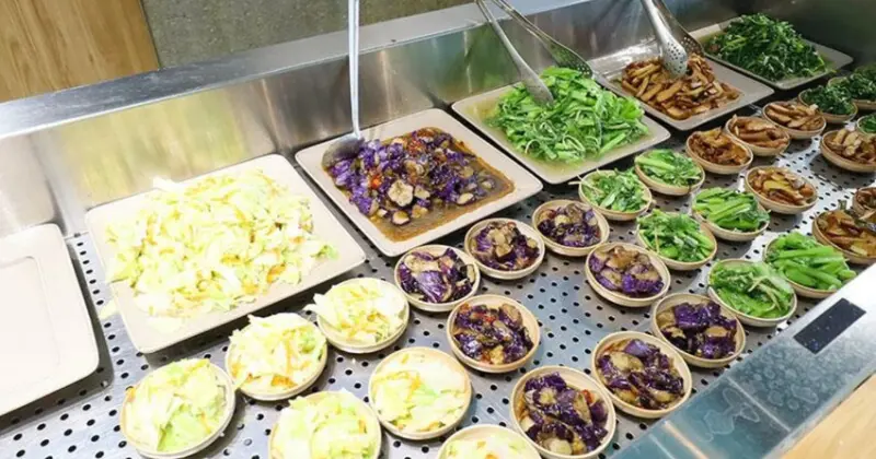 新竹竹北美食推薦！謝府小碗菜招牌滷豬腳必點，白飯、豆花免費續超划算。