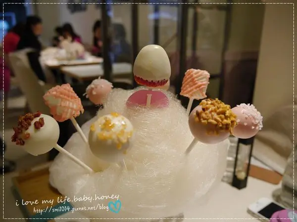 【美食】粉紅浪漫.夢幻少女系下午茶。棉花棒棒糖蛋糕cake pop。台北東區 HERDOR Tea House 禾.多 (忠孝敦化站)