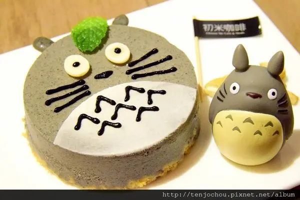 花花，甲飽沒【台北食記】初米咖啡 萌翻天！龍貓芝麻乳酪蛋糕 可愛好吃又便宜大推！捷運中山國中站咖啡店