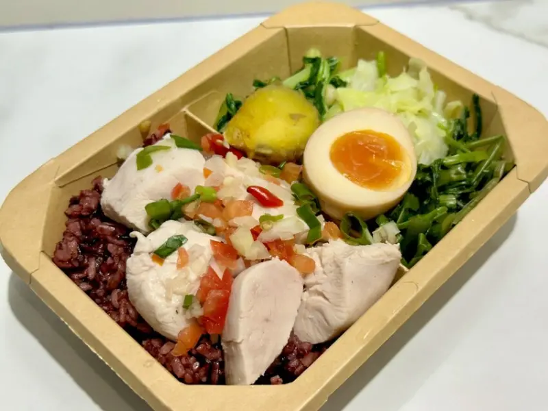 輕靚美 內科店｜內科飲控上班族健康餐新選擇！清楚標示每款餐盒營養標示！內湖健康餐盒推薦、內湖團購便當推薦、內科外送推薦、內湖便當推薦 - 佛系旅遊筆記