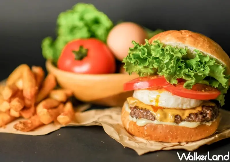 樂檸漢堡免費升級！樂檸漢堡薯條加大 飲料加大，職籃新北國王應援必吃。