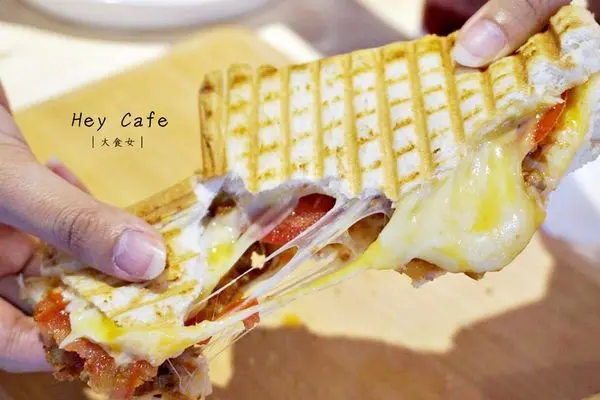 [台北車站美食] 邪惡的牽絲帕里尼，你抵擋得住嗎！❑Hey Cafe◬ 帕里尼、義大利麵、燉飯、比利時鬆餅等手作甜點，這裡通通有！(附完整菜單menu) 