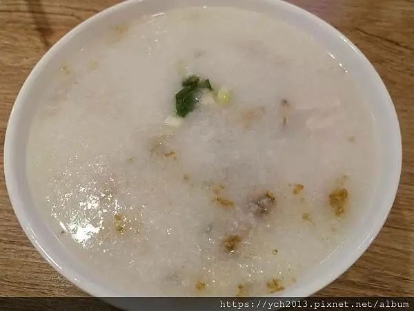 點22港式點心專賣店 新竹東門店吃宵夜，鱸魚蛤蜊海鮮粥清爽有