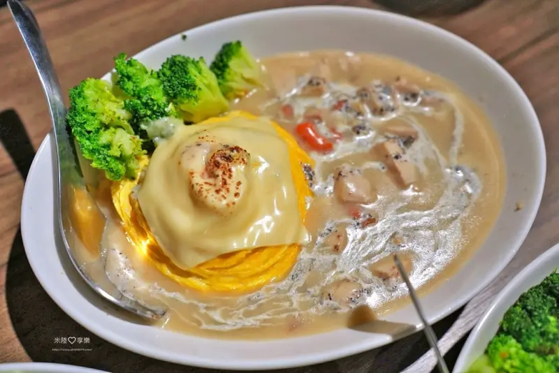 竹北-軟蛋醬蛋包飯專門製作所(竹北店)✓各種醬汁等你來嚐鮮