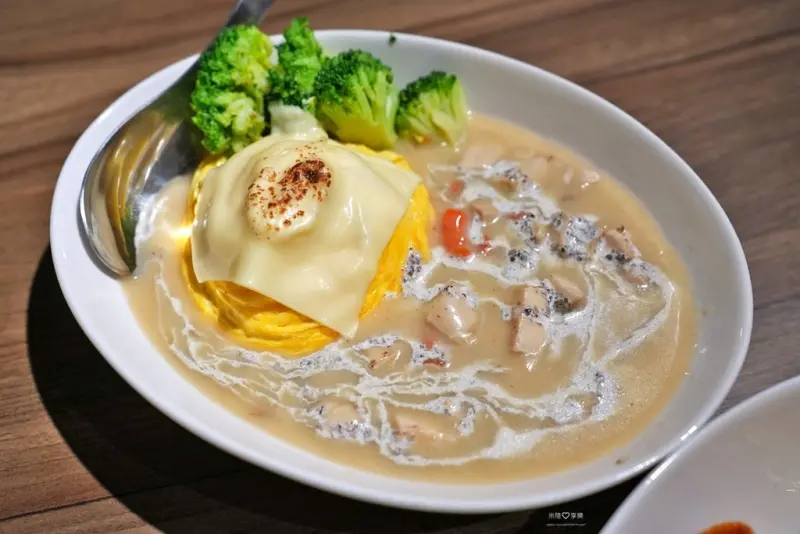 竹北-軟蛋醬蛋包飯專門製作所(竹北店)✓各種醬汁等你來嚐鮮