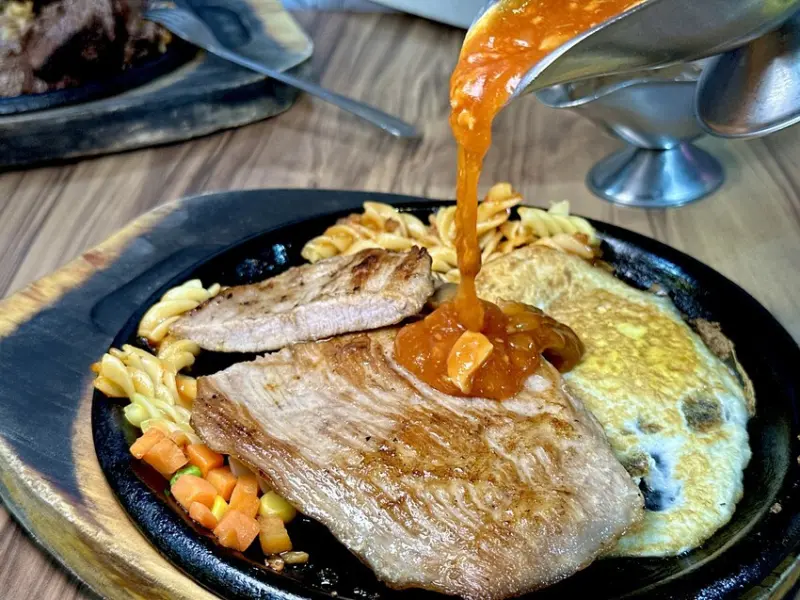 新北市板橋區我家牛排-板橋三民店｜buffet吃到飽太狂了！每道都是主廚私房菜！堅持使用原肉！板橋牛排推薦、板橋聚餐推薦、板橋美食推薦、板橋吃到飽推薦、板橋家樂福美食推薦