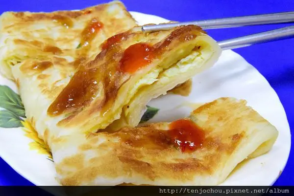 花花，甲飽沒【台北食記】喜多士蛋餅 行天宮巷內超人氣傳統早餐 酥皮蛋餅配豆漿紅茶