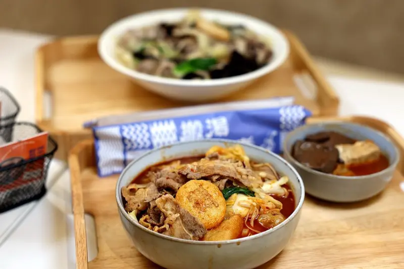 搬湯弄煮（湯煮專賣）台北八德店｜一喝上癮的文青系湯煮 自助點餐＋客製化湯頭搭配 直接讓人回不去。菜單價位(台北松山平價湯煮料理推薦)