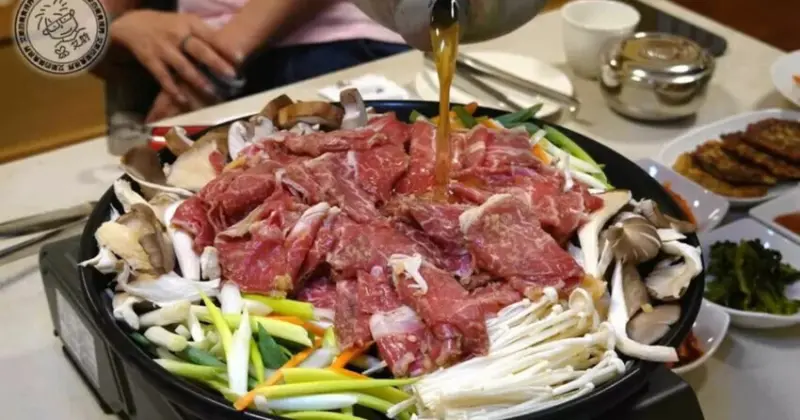 台北東區吃首爾家常菜！漢陽韓式陶盤烤肉，肉質軟嫩多汁必吃。