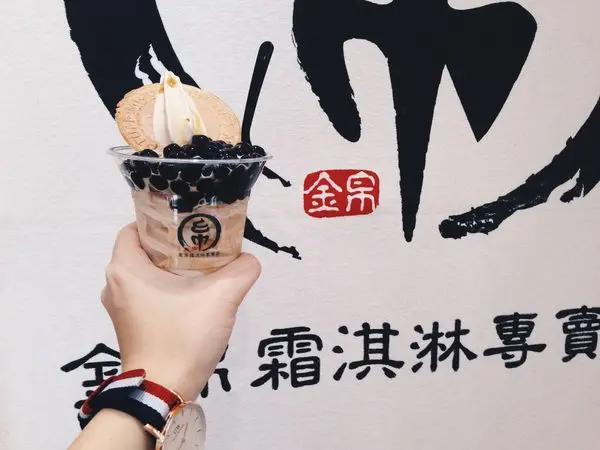 【台中美食】台中好吃冰淇淋 金帛霜淇淋專賣店-多種口味濃郁冰淇淋+黑糖波霸/多種口味鯛魚燒 每天供應的口味都不一樣喔