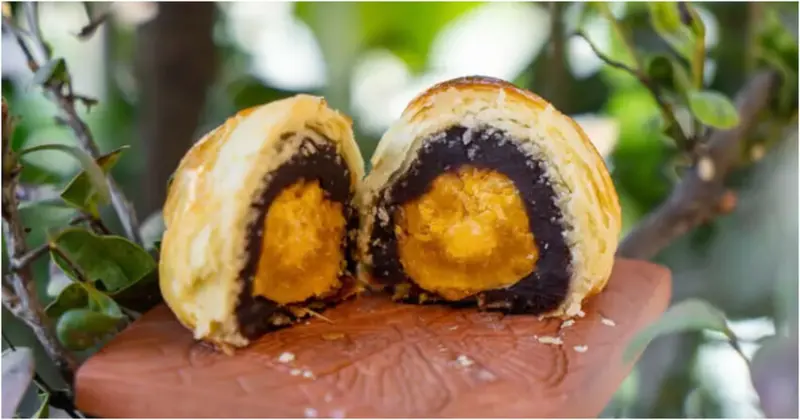 台中香格禮坊是中秋過年必排蛋黃酥名店～傳統工法酥香不油膩，甜鹹交織層次豐富！