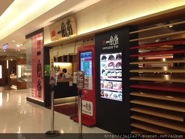 [台中 美食]一風堂新光三越台中店，博多拉麵~濃厚系參上！猶如黃金湯般的湯色就是拉麵的精華