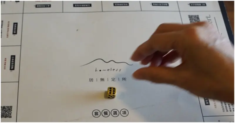 最夯台中早午餐！居無定所 老宅咖啡廳，擲骰子點餐、用料理帶你環遊世界。