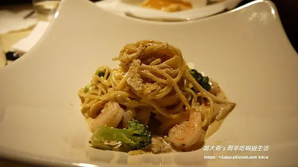 『食記』台中市．金典綠園道．QTRO(闊特概念餐廳)