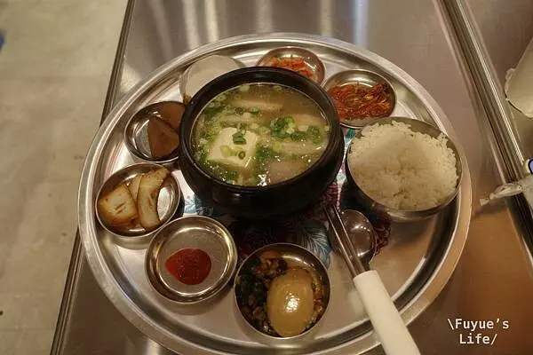 |台北士林‧韓式| 8小時的慢火熬煮湯底.一秒飛釜山《金書西餐飲 韓國豬肉湯飯 돼지국밥》豬肉湯飯.巷弄美食排隊名店.捷運士林站美食