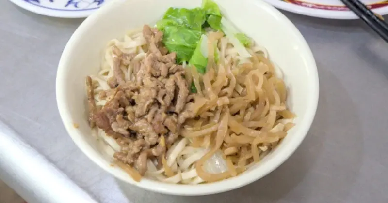 高雄鹽埕隱藏版神店！老鹽埕福記炸黑輪 乾拌麵必吃，在地饕客才知道。