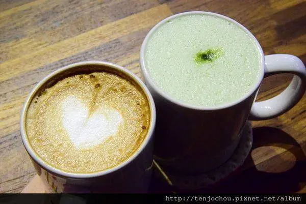 花花，甲飽沒【台北食記】中山站 小時咖啡 赤峰街內復古久坐咖啡店