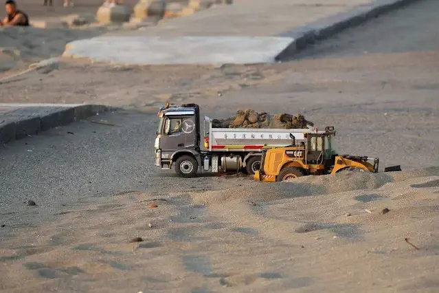 新屋濱海林蔭沙洲 (西濱公路) - 遙控推土機 - 遙控砂石車
