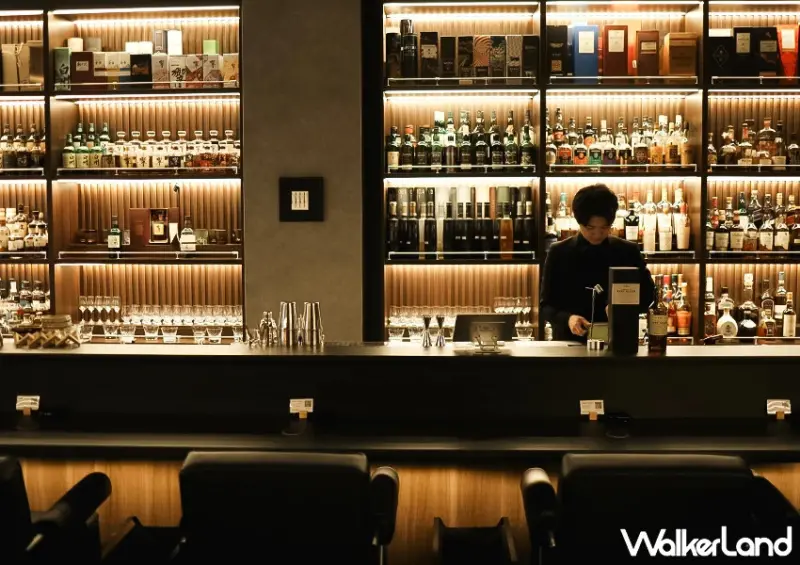 福岡酒吧推薦 BAR LINXAS 整面威士忌酒牆超好拍！招牌水果調酒必喝，營業到凌晨1點。