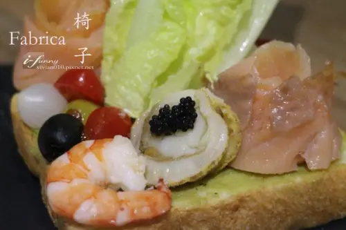 【信義安和站】Fabrica 椅子~北歐風格設計 魚子醬海鮮三明治 特色主題餐廳