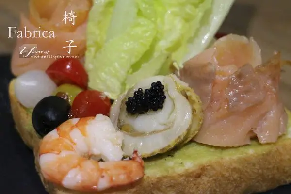 【信義安和站】Fabrica 椅子~北歐風格設計 魚子醬海鮮三明治 特色主題餐廳