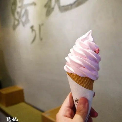 巷弄內的霜淇淋店