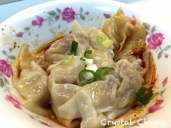 【台北美食推薦】龍門美景川味小吃 傳說中美味紅油炒手 細麵真的好好味推薦(東區 牛肉麵 小吃）