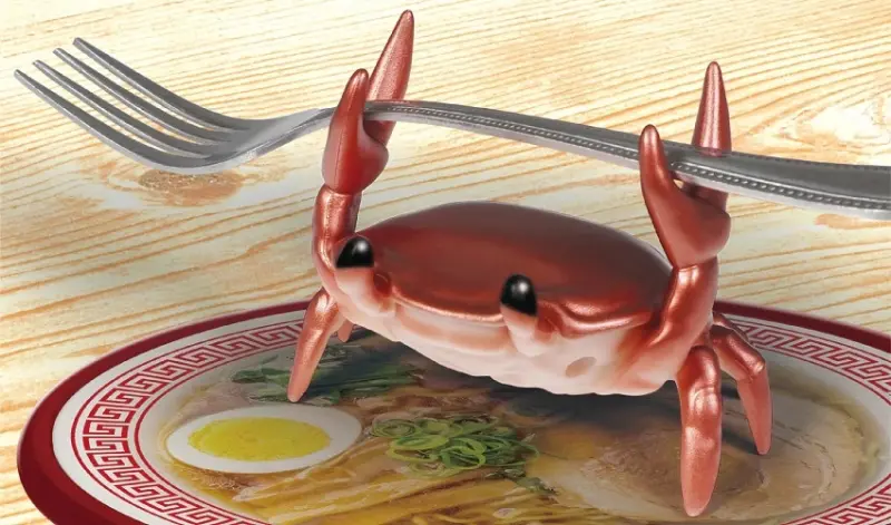 日本爆紅蟹形杯麵計時器！日本TBS 節目推薦多功能設計兼具筷子架與蓋麵神器。