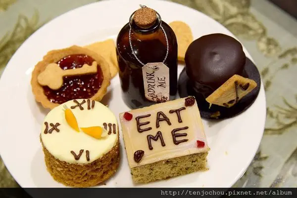 花花，甲飽沒【台北食記】卡提撒克‧英國茶館 愛麗絲魔幻派對下午茶