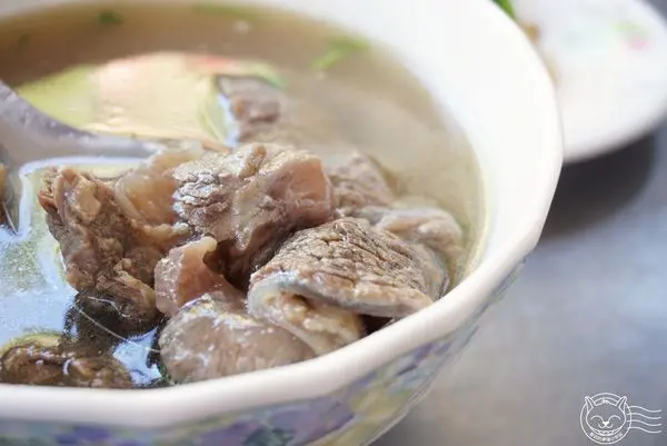※ 文章牛肉湯 ※【星羽愛美食-台南安平】台南人的超激推好好味早餐!!!湯頭清甜牛腩入口即化，蔥爆牛舌沙茶香氣好迷人，牛肉燥飯好想再來一碗!!!