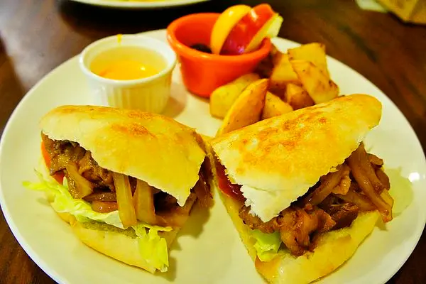 板橋早午餐~[YULY] 讓我驚豔的醬燒拖鞋烤餅