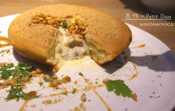 [食記]台北 Petit Doux咖啡小酒館 麻糬+馬斯卡彭瓦帕WAPA鬆軟好吃 金色三麥全新品牌 氣氛舒服慢步調