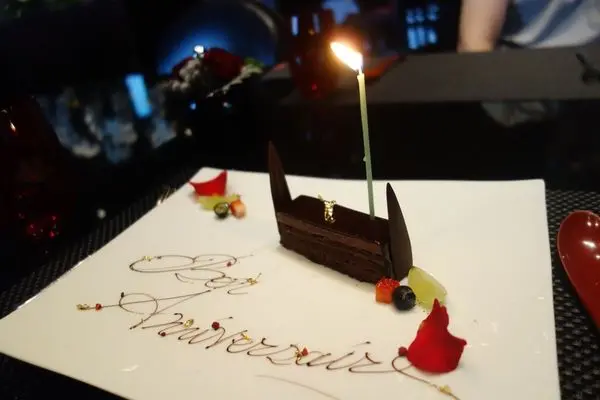 Latelier de Joël Robuchon Taipei 侯布雄法式餐廳慶生去，午間套餐頗划算。((附上我的四次米其林餐廳小心得❤ 