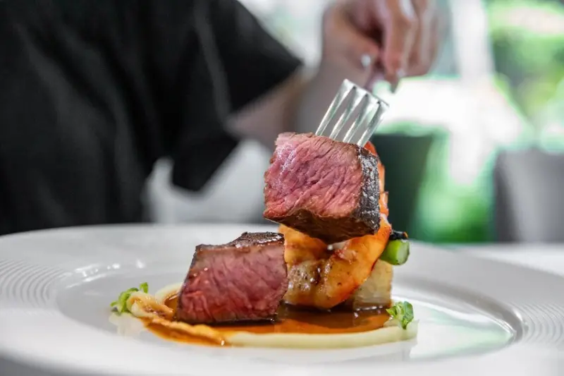 藏身鬧區的玻璃屋秘境！LAFÊTE 法月法式料理，小資族也能享受星級奢華！