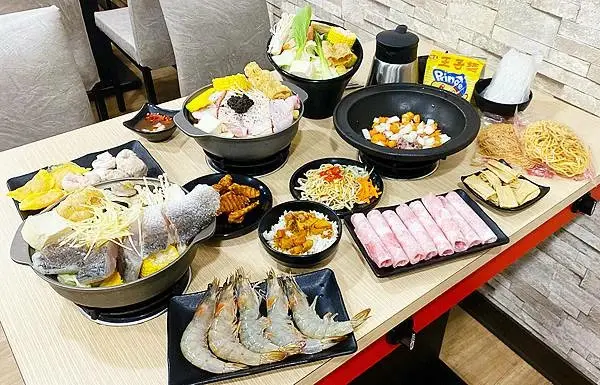 桃園火鍋推薦－蘆竹南崁高性價比【強鍋台式平價小火鍋】多達30款特色湯頭，火烤兩吃、石頭火鍋│桃園美食推薦-28.jpg