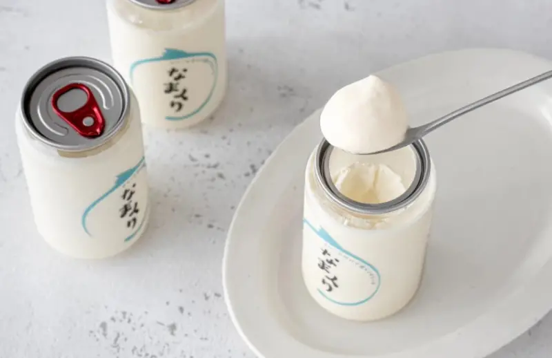 生奶油罐頭甜點生栗 栗子焙茶期間限定登場，香濃烘焙茶香與溫潤甜蜜栗子，秋天獨家風味不容錯過。