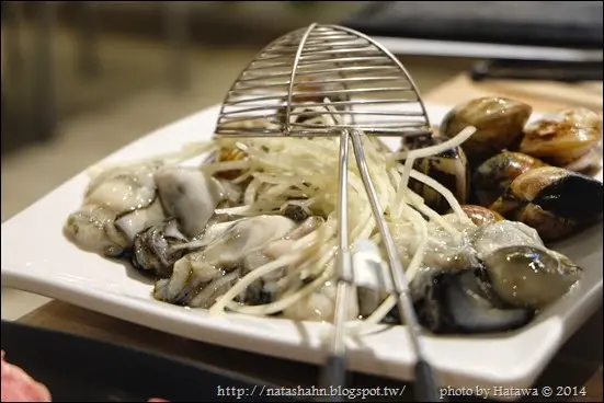 
【享食】台北內湖 ♠ 潮間帶精緻鍋物 ✶用料新鮮像海邊現抓、秘製研發牛奶鍋喝到近乎見底❤
