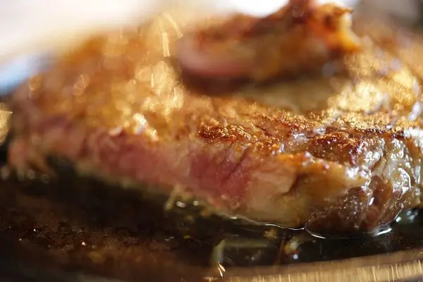 【美食。食記】台北 東區 紅屋牛排 忠孝店 台式老牌，服務大賣