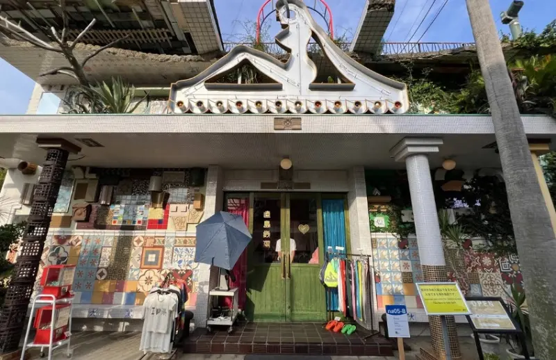 瀨戶內直島最棒的玩法，踩著單車，不用刻意規劃，卻恰到好處的海岸線與藝術風景。