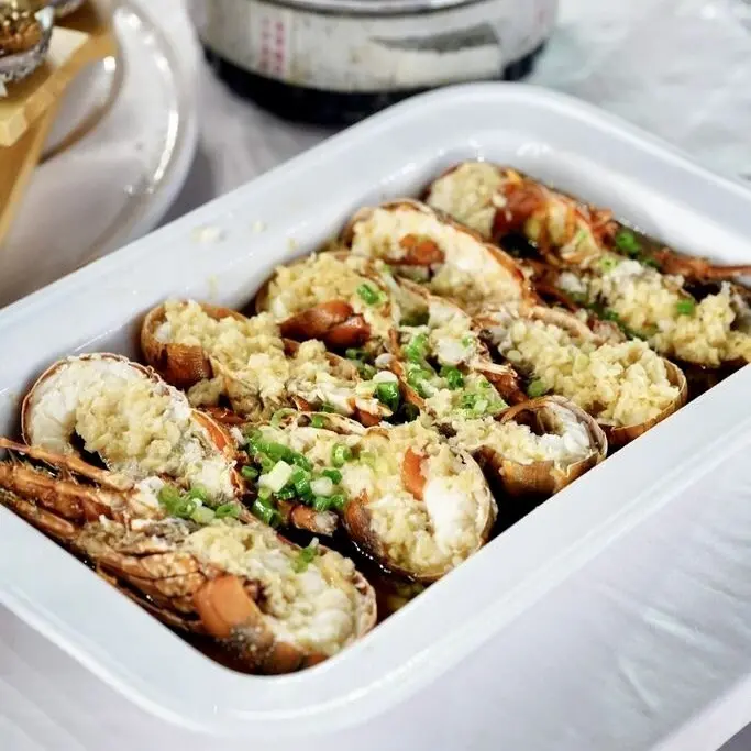 彰化外燴辦桌推薦｜冷氣搬到戶外！草皮＋水晶餐桌打造餐廳級氛圍