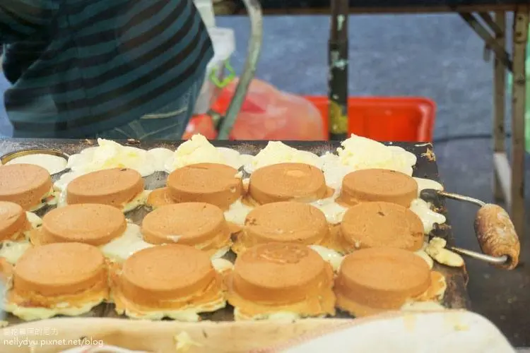 吃-南華商圈。8品鮮奶紅豆餅之爆漿餡料紅豆餅