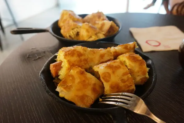  食記 ► 台北 東區 ◄ O by Locofood ✔ 捷運沿線美食：南京三民站 x  富錦街燒燙燙的立吞鐵鍋蛋捲