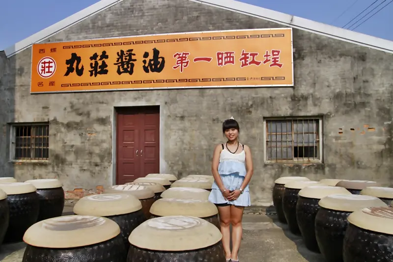 丸莊醬油。純釀造黑豆醬油