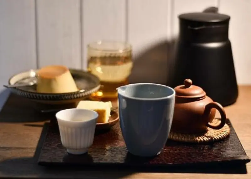 台南浮游咖啡，老屋文青風咖啡廳！靜謐和室空間和超療癒毛店長陪你喝咖啡。