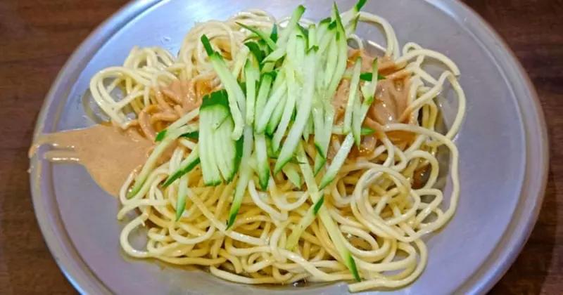 信義區永春站人氣涼麵！在地人激推易鄉涼麵，消暑涼麵必吃選擇。