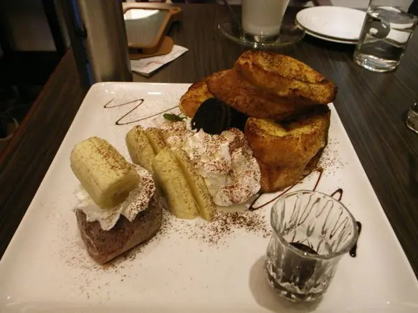 台北大安 Cafe a la mode - 師大夜市不錯的咖啡店，法式布丁土司不錯