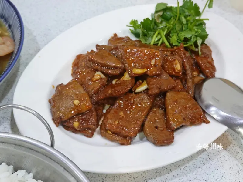 新北淡水—哈囉川味｜人均三百高性價比熱炒 料多實在百元炒飯炒麵必點｜沙崙路、沙崙夜市、滬尾砲台、漁人碼