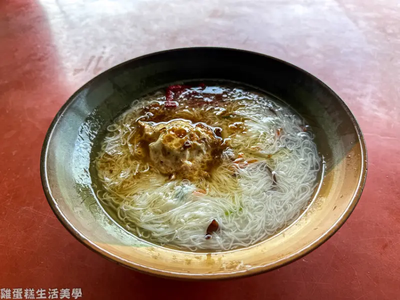 【馬祖食記】鏡沃小吃 - 芹壁村必嚐知名老酒麵線，店內可欣賞超美海景